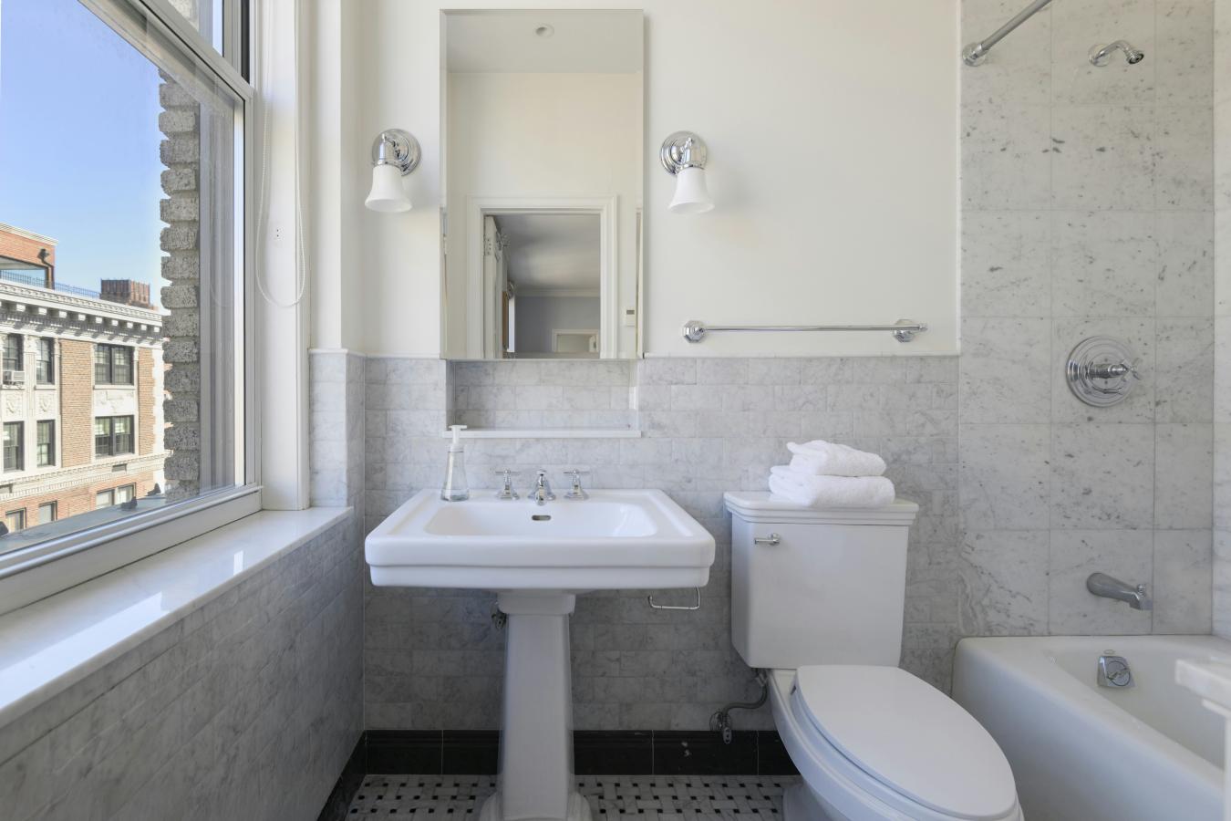 New York, New York, 10128, United States, 5 Bedrooms Bedrooms, ,6 BathroomsBathrooms,Residential,For Sale,1936661