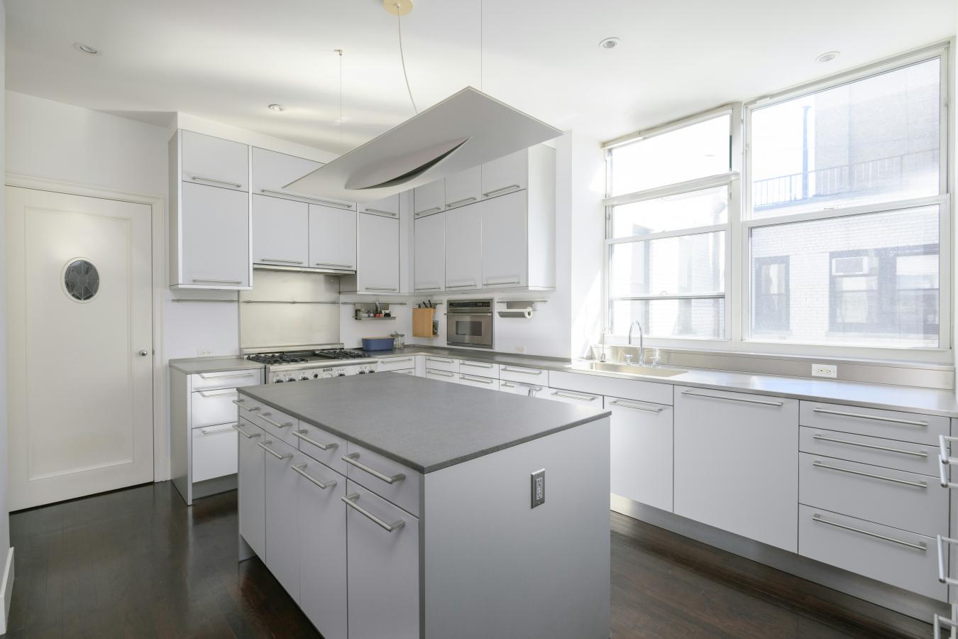 New York, New York, 10128, United States, 5 Bedrooms Bedrooms, ,6 BathroomsBathrooms,Residential,For Sale,1936661
