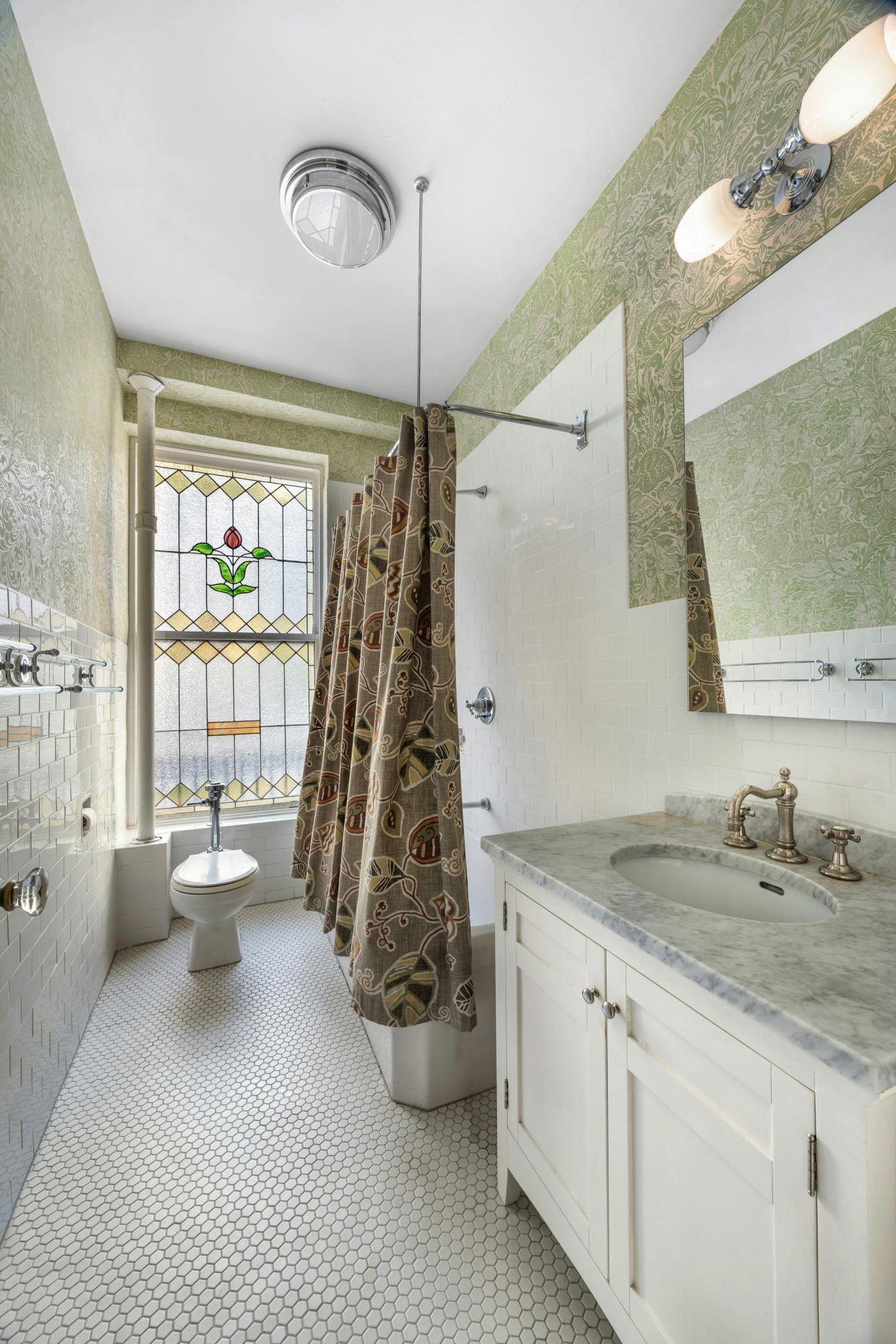 New York, New York, 10025, United States, 3 Bedrooms Bedrooms, ,2 BathroomsBathrooms,Residential,For Sale,2000174