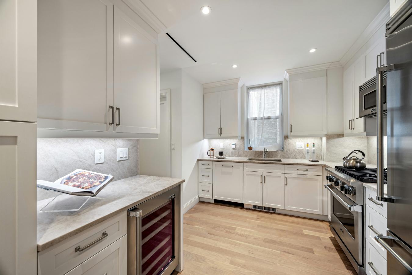 New York, New York, 10128, United States, 3 Bedrooms Bedrooms, ,3 BathroomsBathrooms,Residential,For Sale,1936656