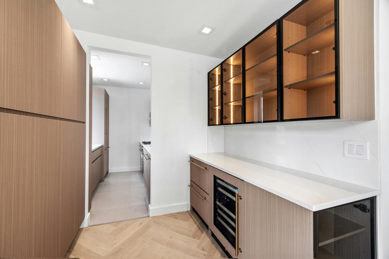 New York, New York, 10065, United States, 2 Bedrooms Bedrooms, ,2 BathroomsBathrooms,Residential,For Sale,1938508