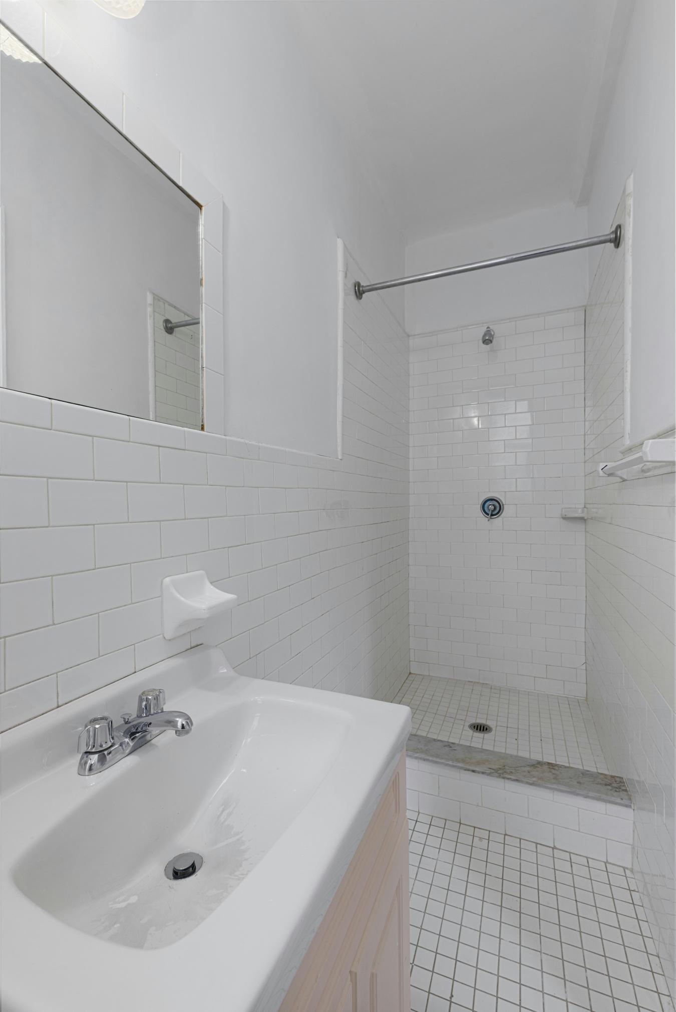 New York, New York, 10024, United States, 3 Bedrooms Bedrooms, ,3 BathroomsBathrooms,Residential,For Sale,1938505