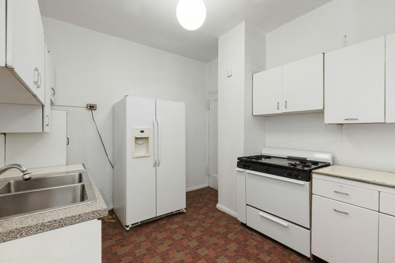 New York, New York, 10024, United States, 3 Bedrooms Bedrooms, ,3 BathroomsBathrooms,Residential,For Sale,1938505