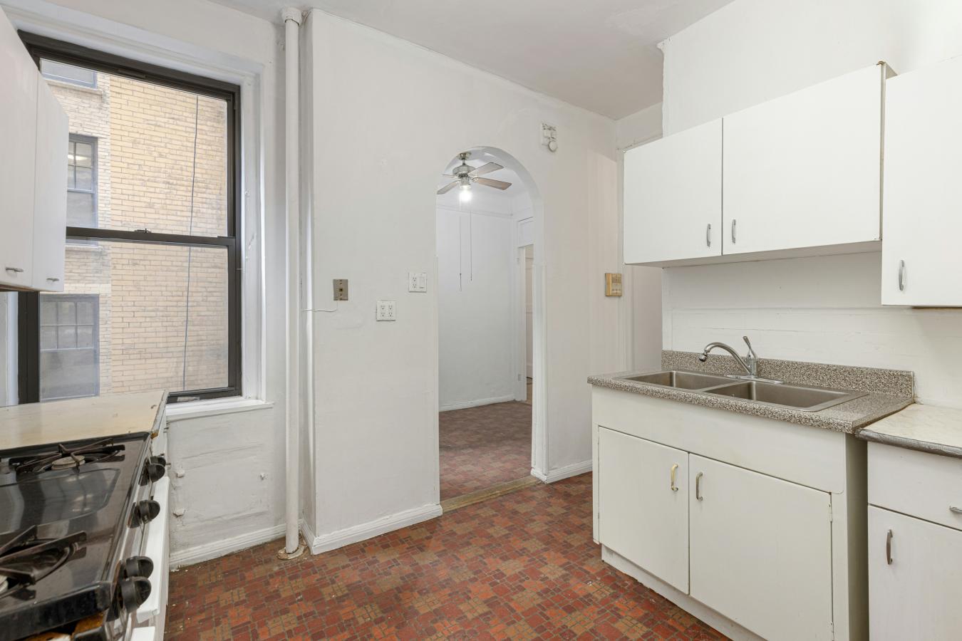 New York, New York, 10024, United States, 3 Bedrooms Bedrooms, ,3 BathroomsBathrooms,Residential,For Sale,1938505