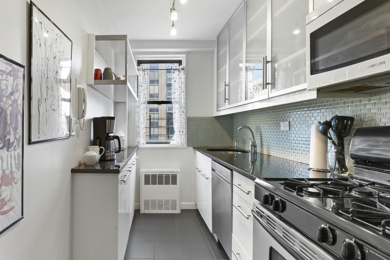 New York, New York, 10023, United States, 2 Bedrooms Bedrooms, ,1 BathroomBathrooms,Residential,For Sale,1938489