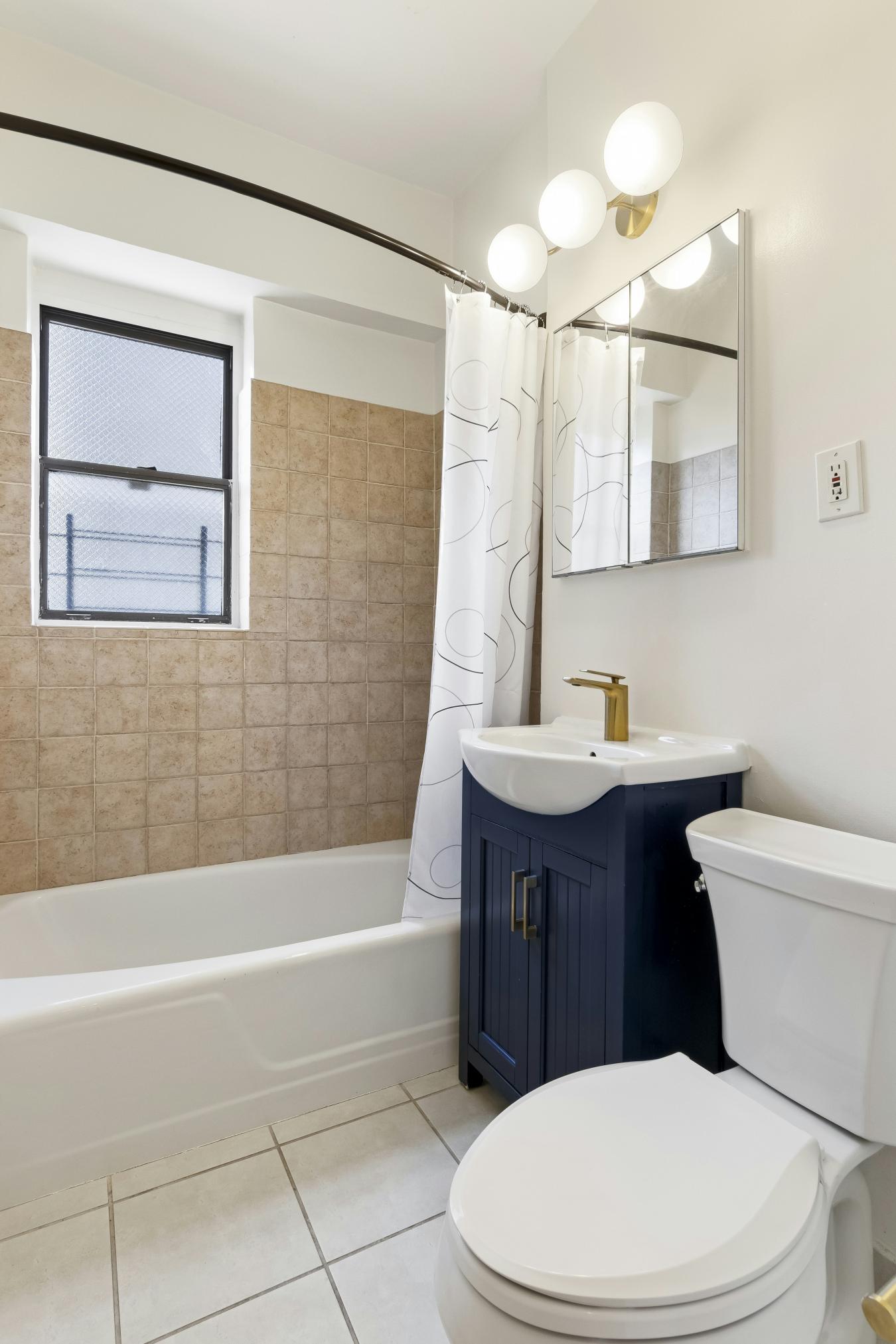 New York, New York, 10023, United States, 2 Bedrooms Bedrooms, ,1 BathroomBathrooms,Residential,For Sale,1938489