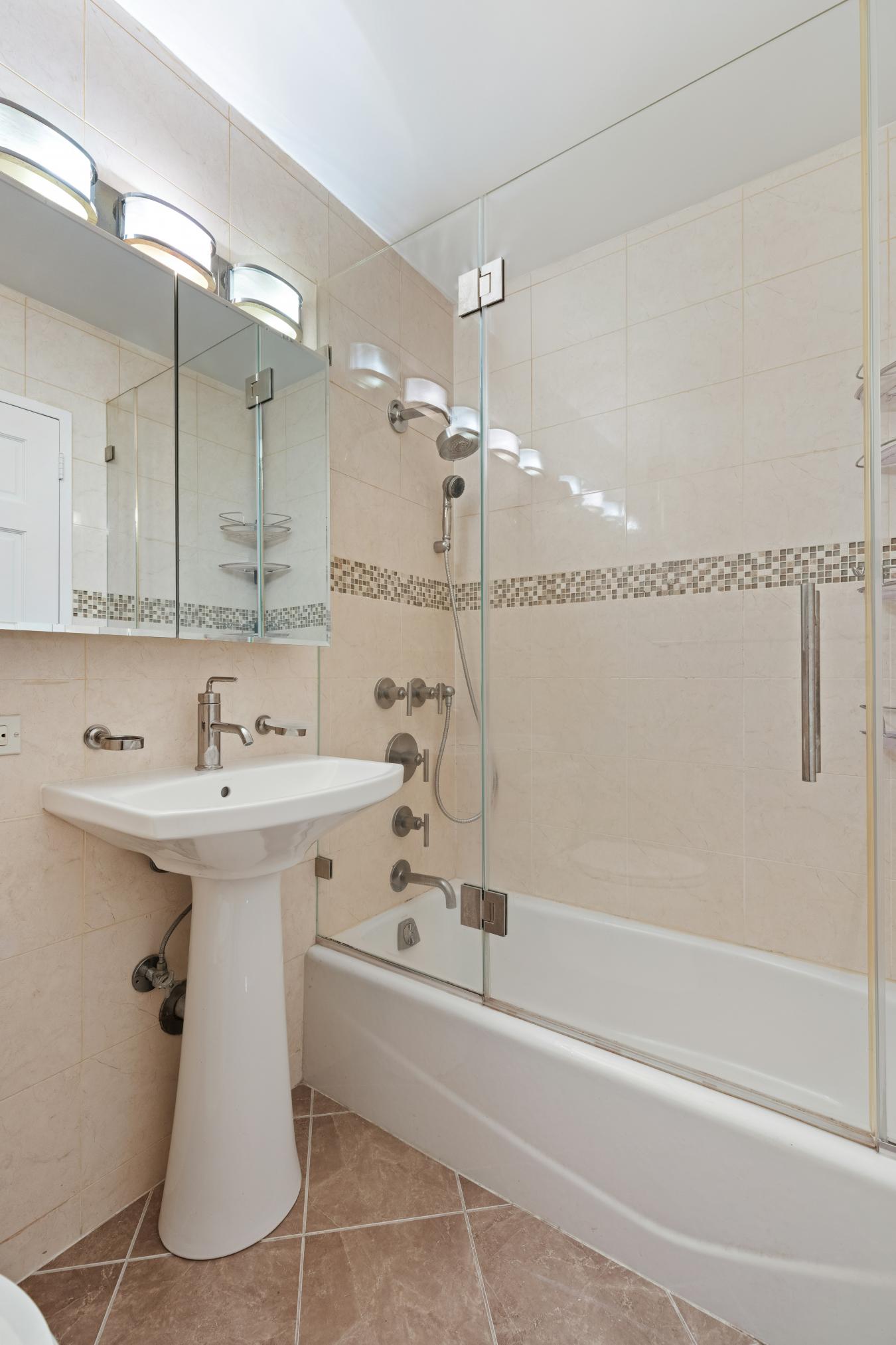 New York, New York, 10128, United States, 2 Bedrooms Bedrooms, ,2 BathroomsBathrooms,Residential,For Sale,1938488