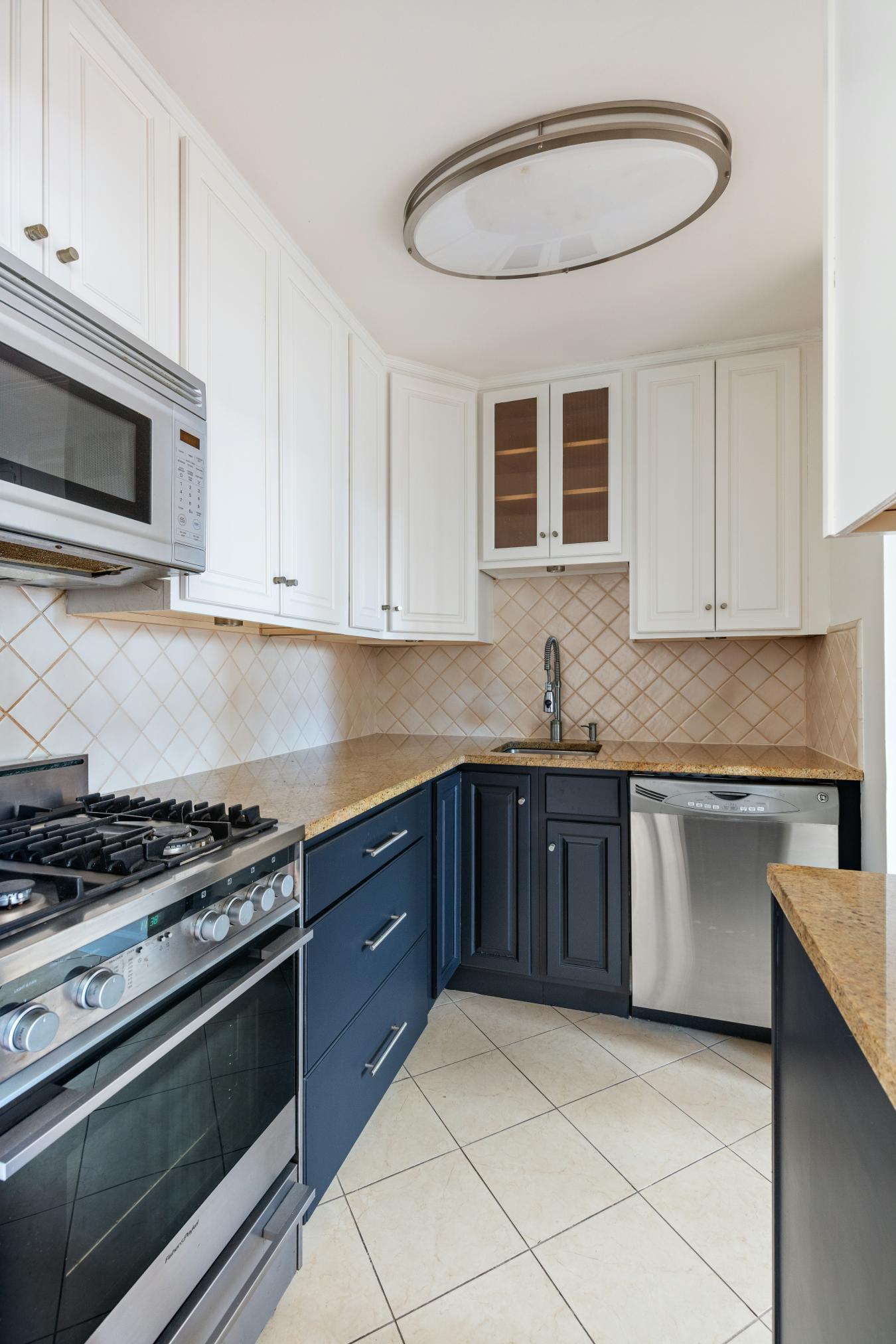 New York, New York, 10128, United States, 2 Bedrooms Bedrooms, ,2 BathroomsBathrooms,Residential,For Sale,1938488