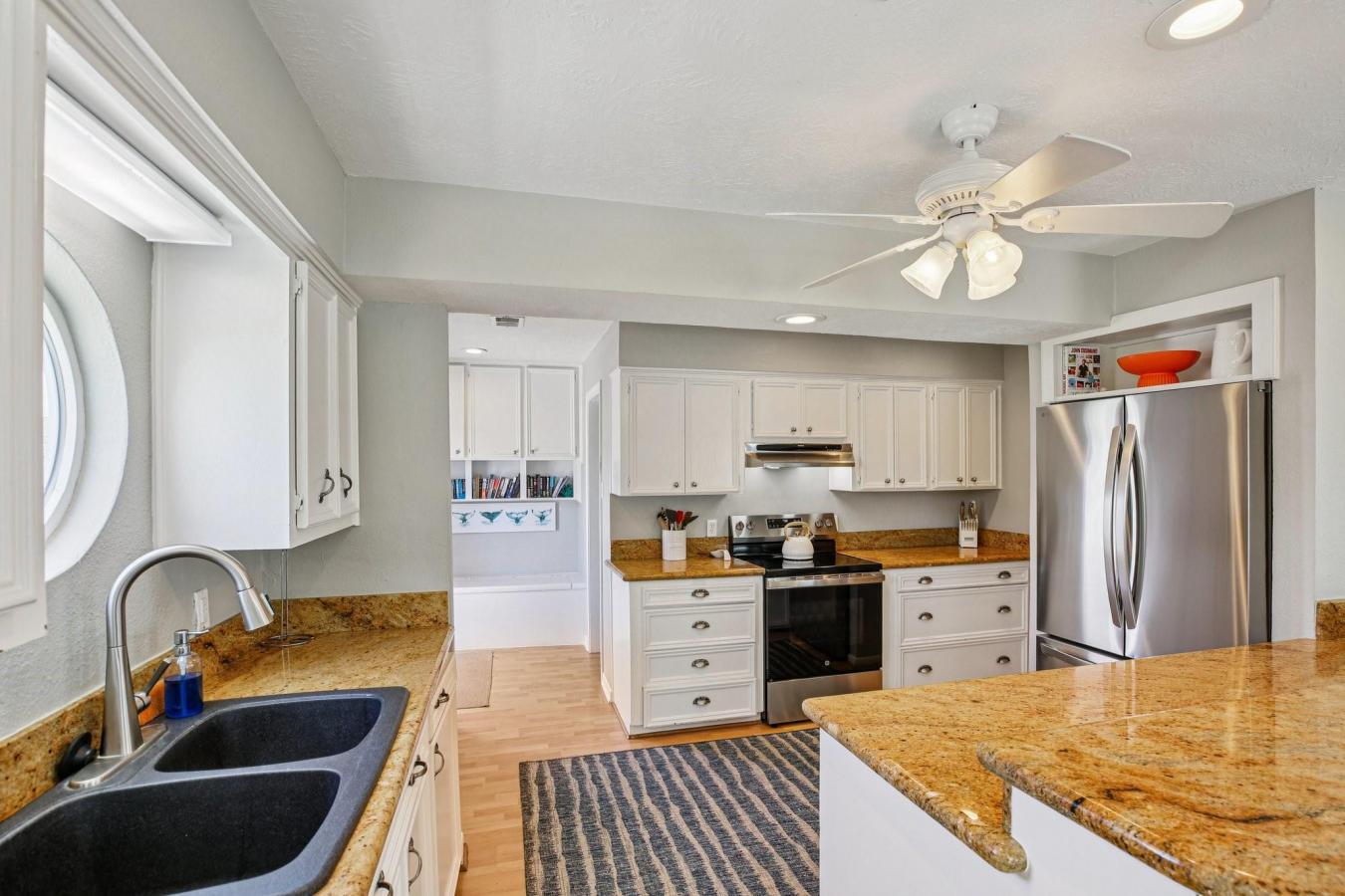 Galveston, Galveston, 77554, United States, 5 Bedrooms Bedrooms, ,3 BathroomsBathrooms,Residential,For Sale,1938483