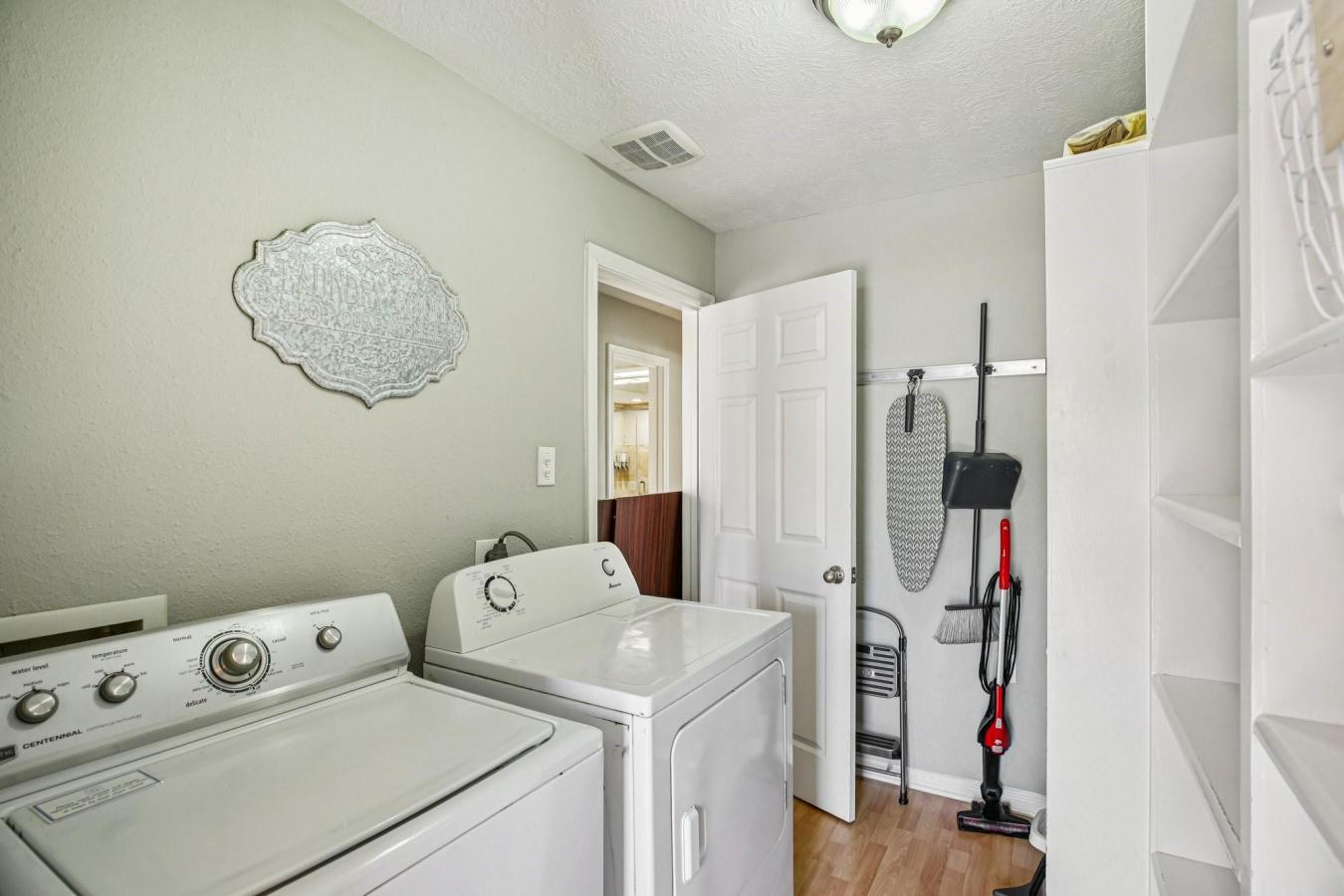 Galveston, Galveston, 77554, United States, 5 Bedrooms Bedrooms, ,3 BathroomsBathrooms,Residential,For Sale,1938483