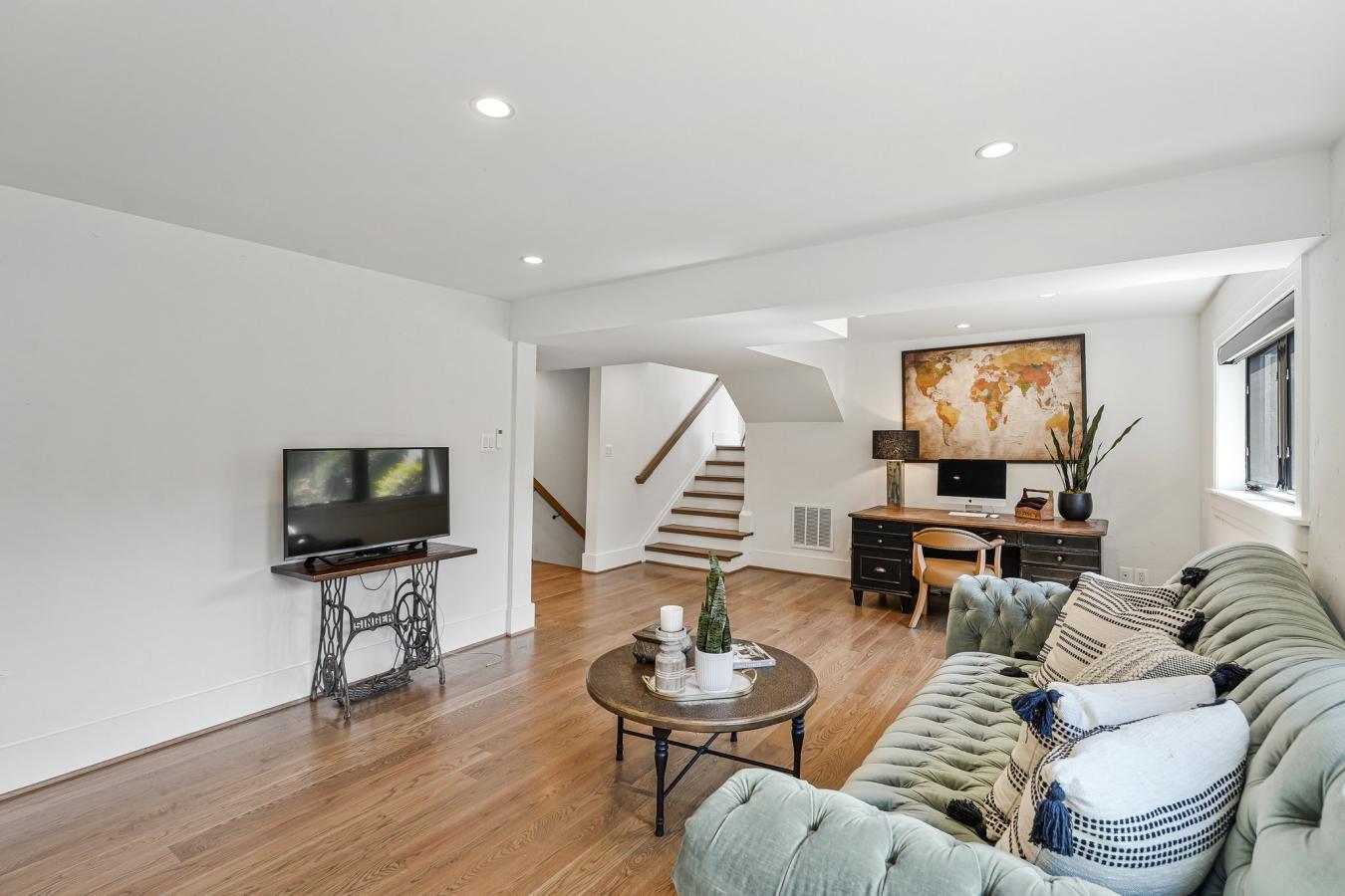 McLean, Fairfax County, 22101, United States, 4 Bedrooms Bedrooms, ,3 BathroomsBathrooms,Residential,For Sale,1941560