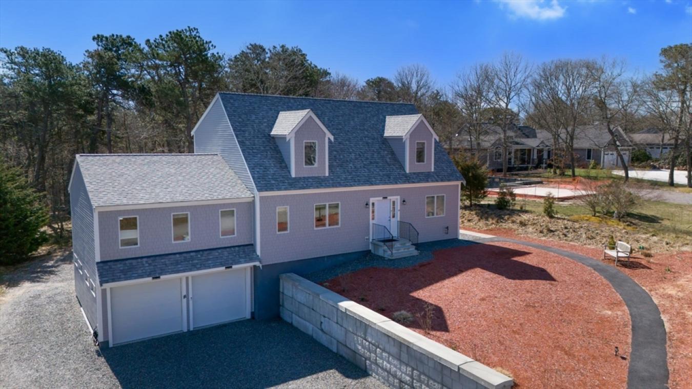 Falmouth, Massachusetts, 02536, United States, 4 Bedrooms Bedrooms, ,3 BathroomsBathrooms,Residential,For Sale,1938476