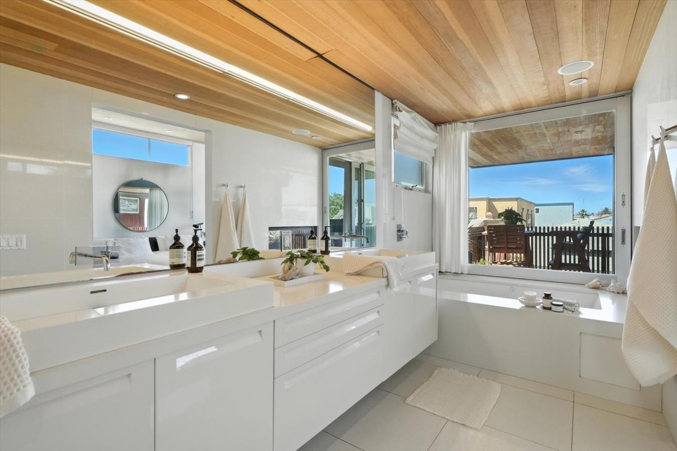 Hermosa Beach, Los Angeles, 90254, United States, 5 Bedrooms Bedrooms, ,5 BathroomsBathrooms,Residential,For Sale,1941556