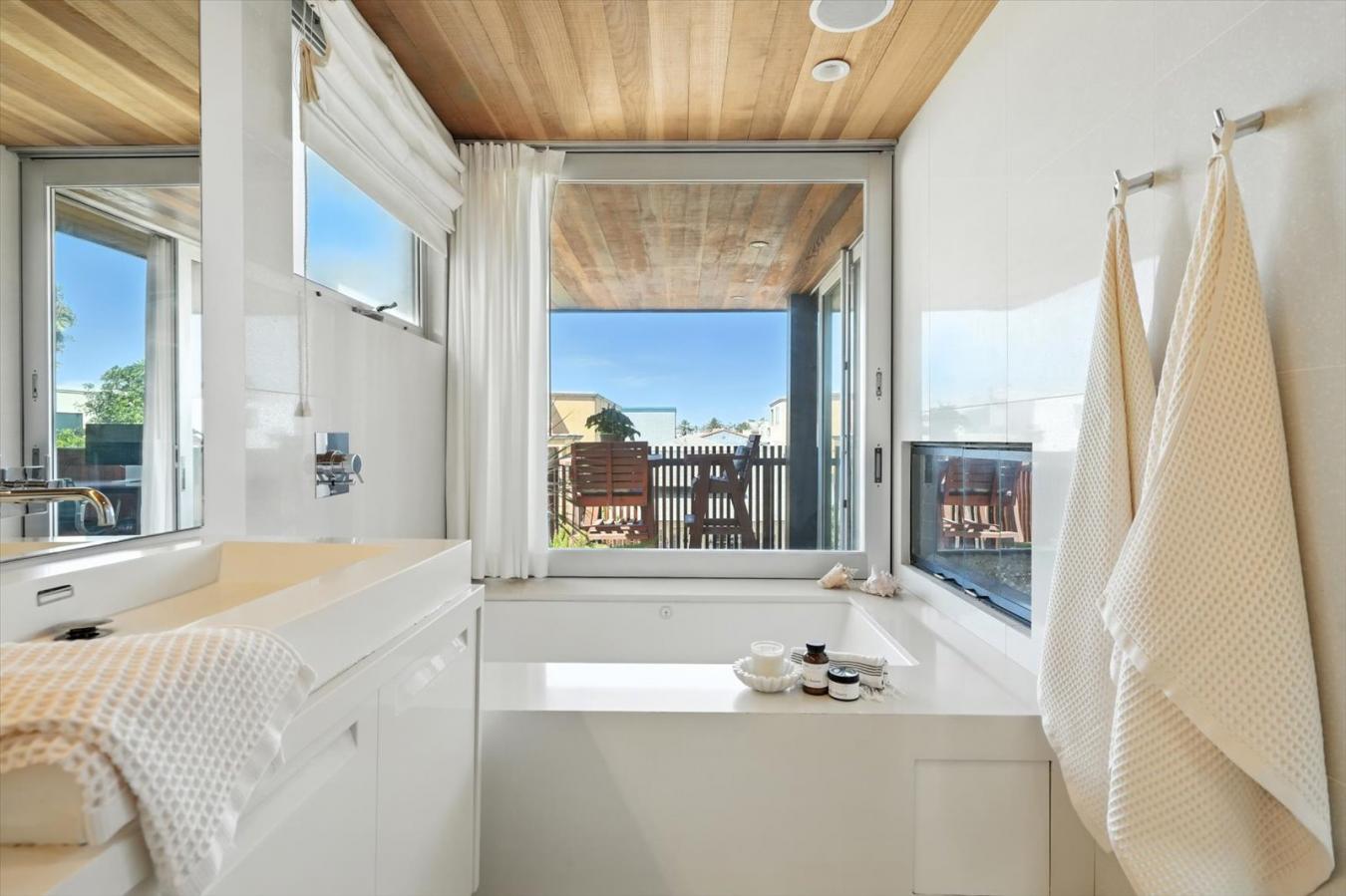 Hermosa Beach, Los Angeles, 90254, United States, 5 Bedrooms Bedrooms, ,5 BathroomsBathrooms,Residential,For Sale,1941556