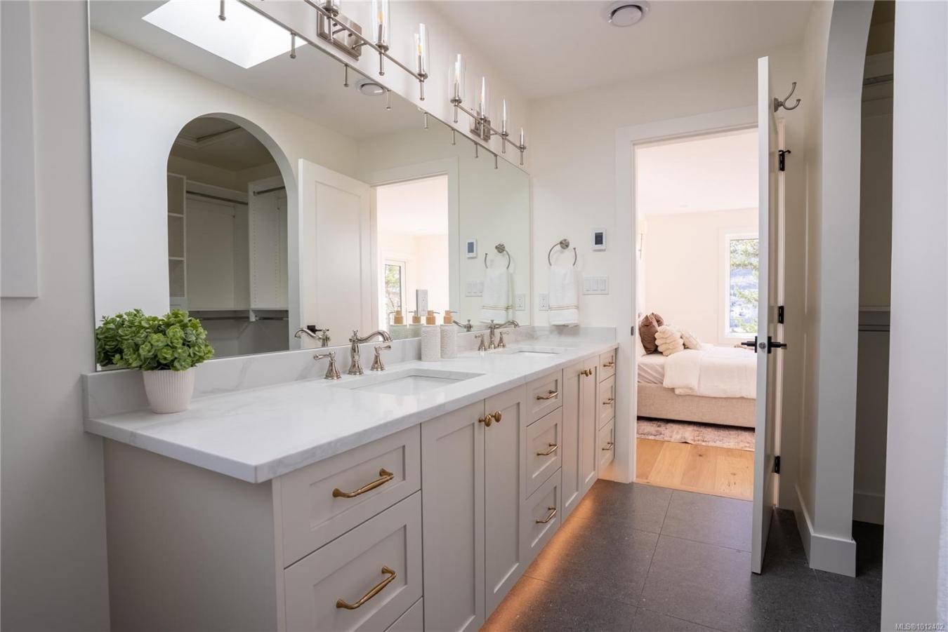 Langford, Capital Regional District, V9B 6C6, Canada, 6 Bedrooms Bedrooms, ,4 BathroomsBathrooms,Residential,For Sale,1941553