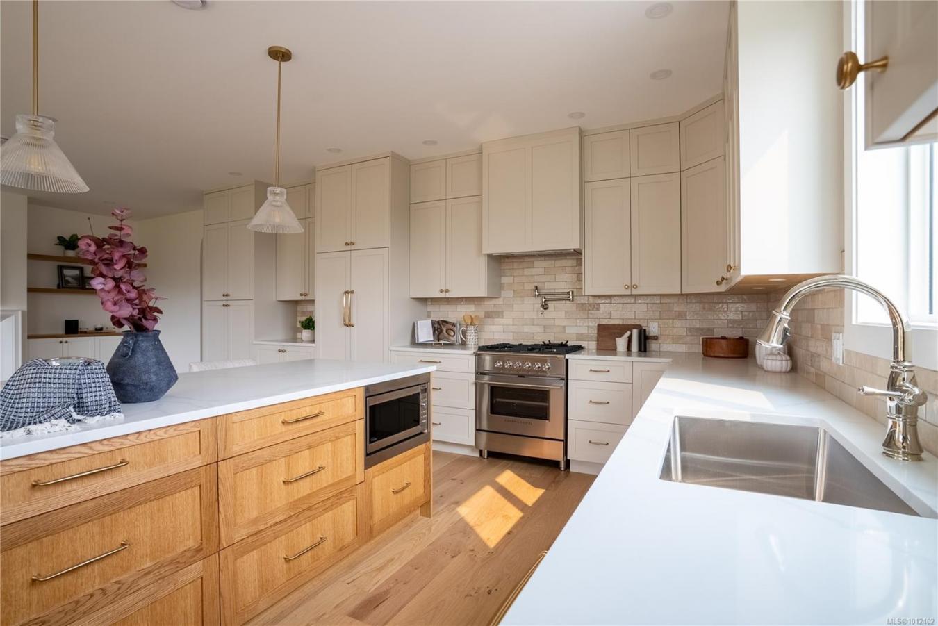 Langford, Capital Regional District, V9B 6C6, Canada, 6 Bedrooms Bedrooms, ,4 BathroomsBathrooms,Residential,For Sale,1941553
