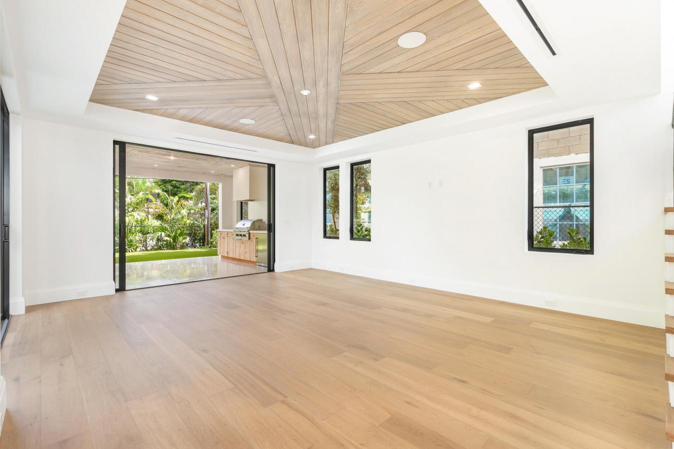 West Palm Beach, Florida, 33405, United States, 4 Bedrooms Bedrooms, ,4 BathroomsBathrooms,Residential,For Sale,1943698