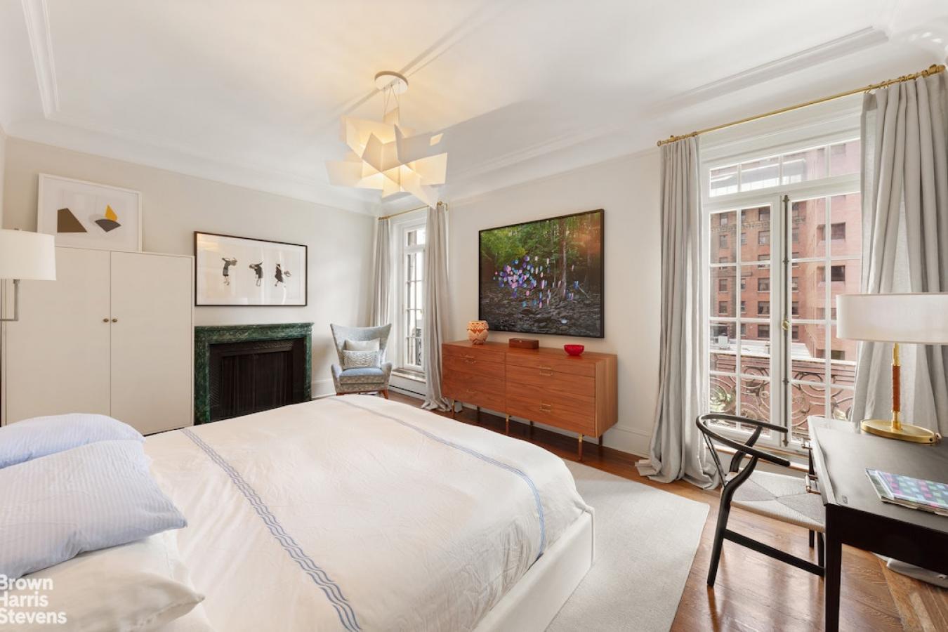 New York, New York, 10021, United States, 4 Bedrooms Bedrooms, ,3 BathroomsBathrooms,Residential,For Sale,1943697