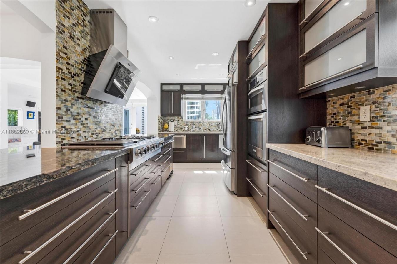 Miami Beach, Florida, 33139, United States, 4 Bedrooms Bedrooms, ,4 BathroomsBathrooms,Residential,For Sale,1943959
