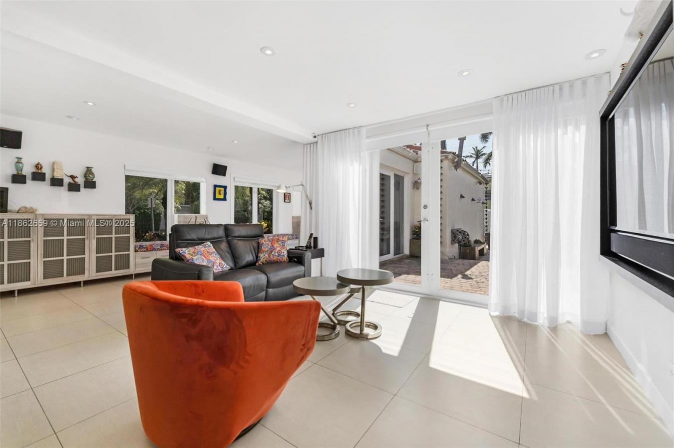 Miami Beach, Florida, 33139, United States, 4 Bedrooms Bedrooms, ,4 BathroomsBathrooms,Residential,For Sale,1943959