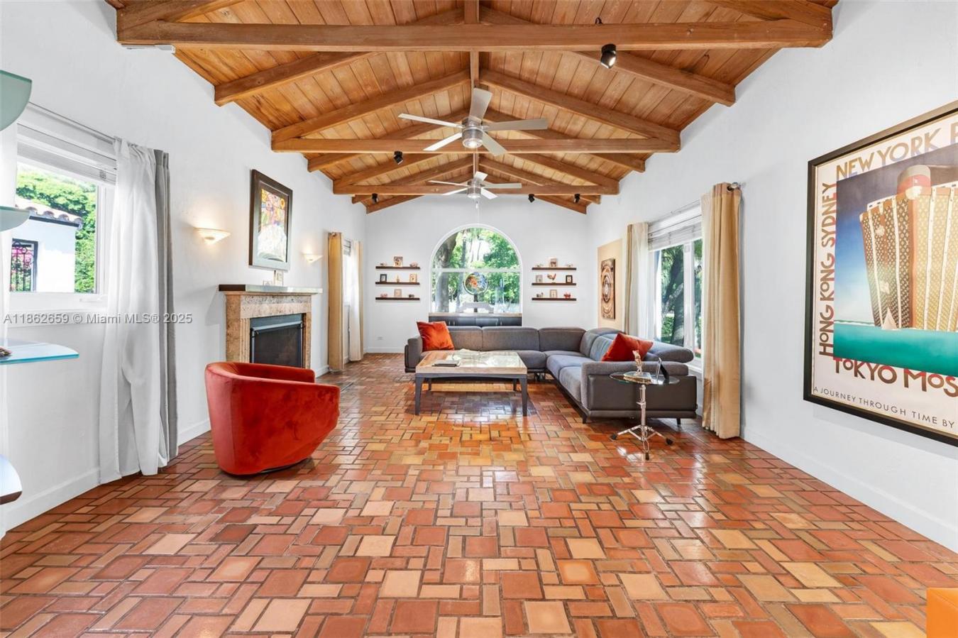 Miami Beach, Florida, 33139, United States, 4 Bedrooms Bedrooms, ,4 BathroomsBathrooms,Residential,For Sale,1943959
