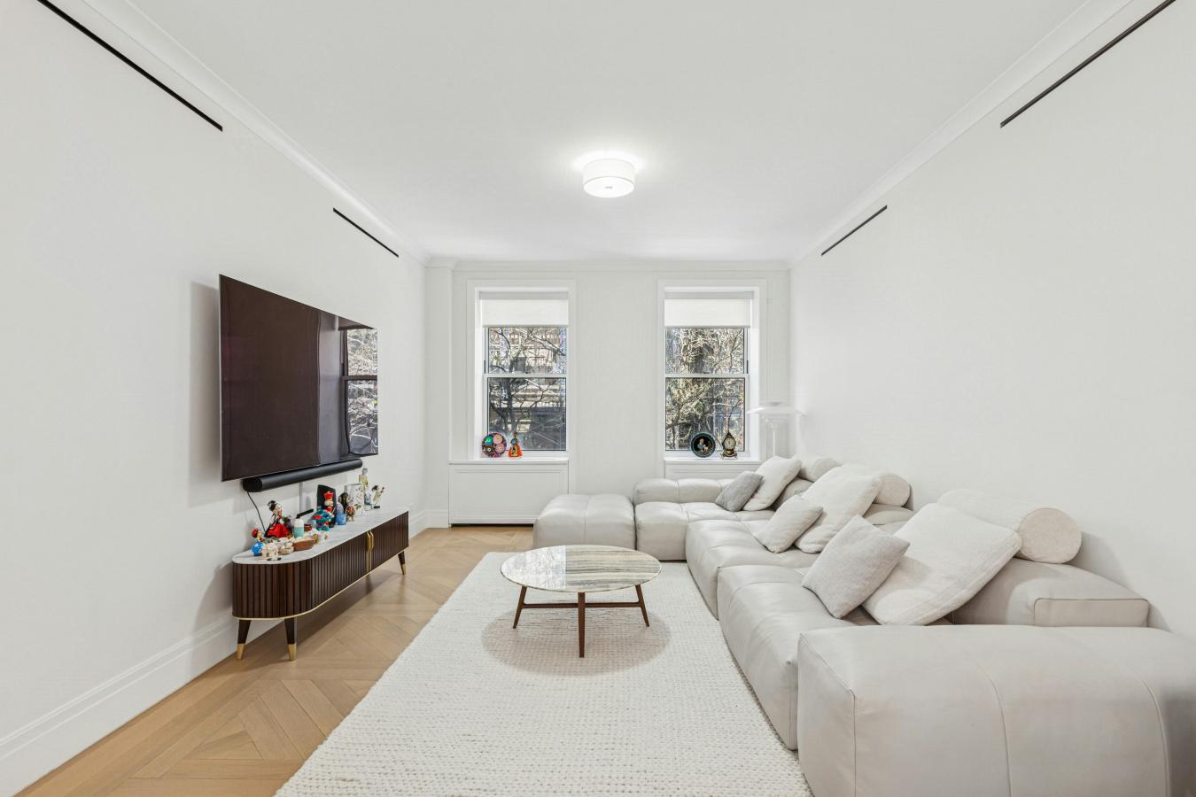 New York, New York, 10024, United States, 3 Bedrooms Bedrooms, ,2 BathroomsBathrooms,Residential,For Sale,1943696