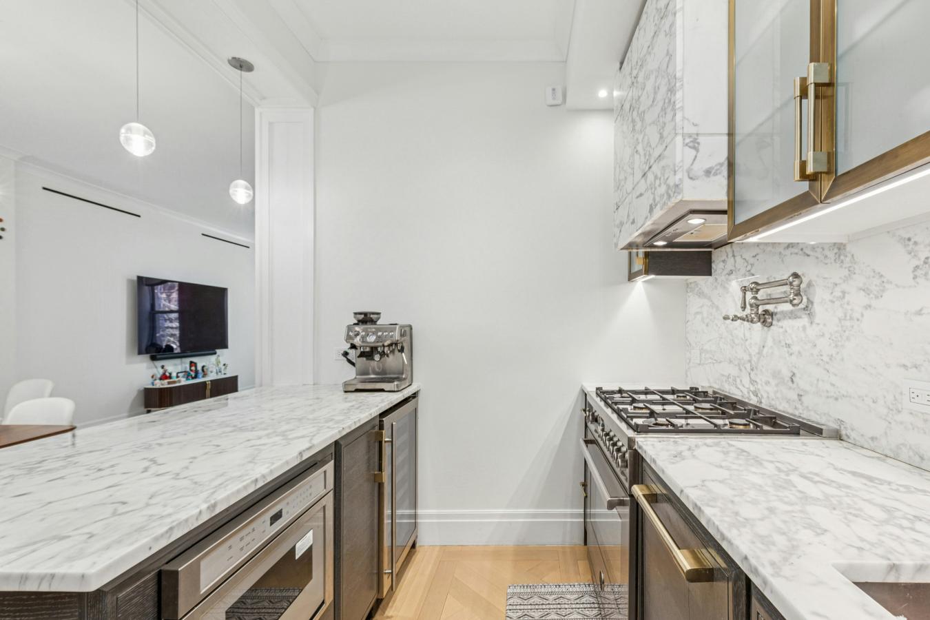 New York, New York, 10024, United States, 3 Bedrooms Bedrooms, ,2 BathroomsBathrooms,Residential,For Sale,1943696