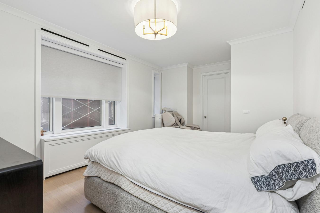 New York, New York, 10024, United States, 3 Bedrooms Bedrooms, ,2 BathroomsBathrooms,Residential,For Sale,1943696