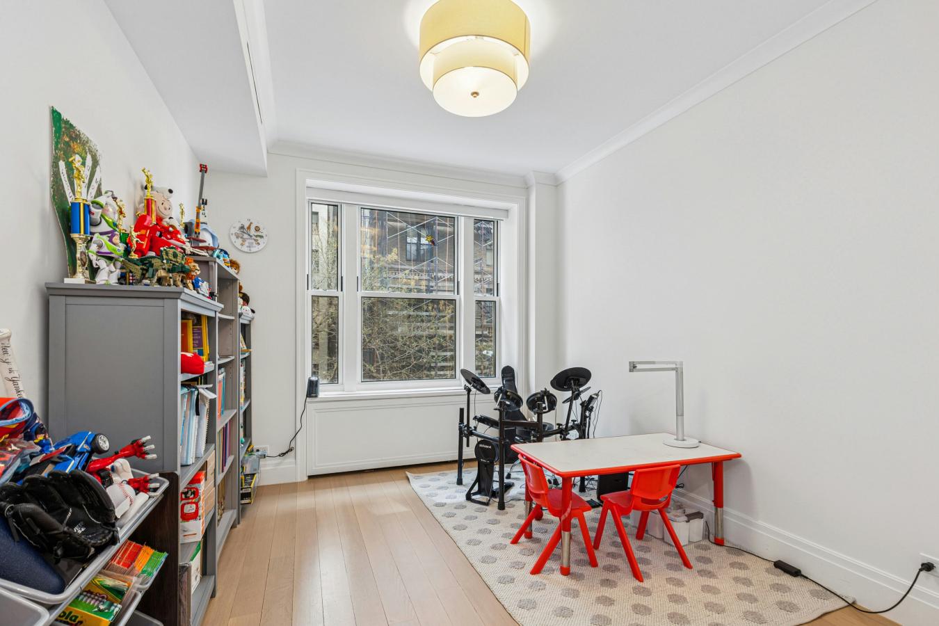 New York, New York, 10024, United States, 3 Bedrooms Bedrooms, ,2 BathroomsBathrooms,Residential,For Sale,1943696