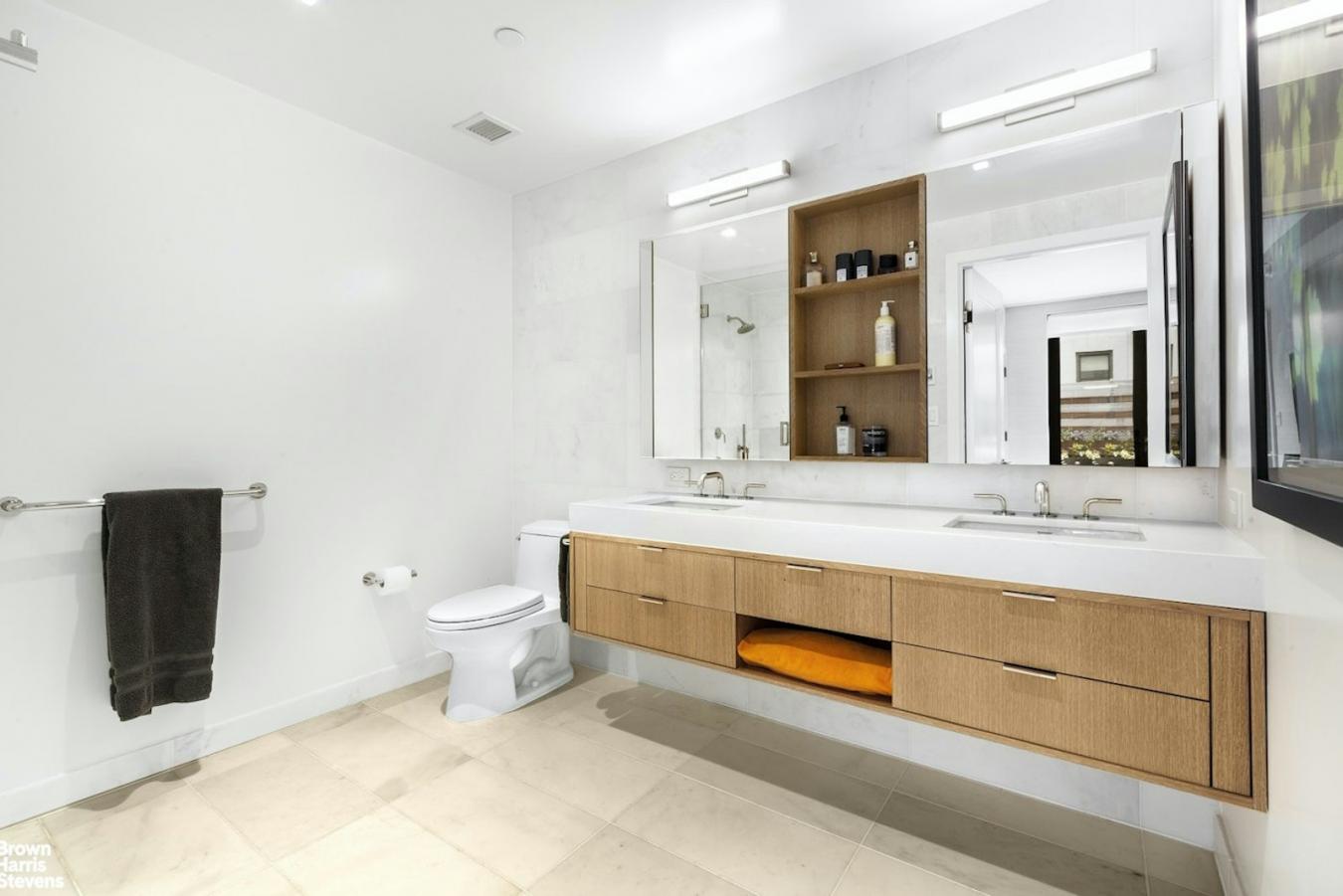 Cobble Hill, New York, 11201, United States, 3 Bedrooms Bedrooms, ,2 BathroomsBathrooms,Residential,For Sale,1943695