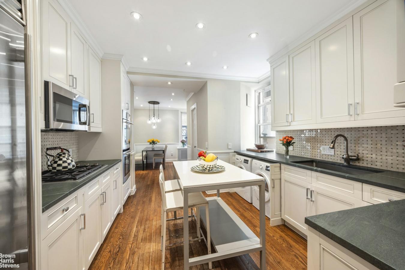 New York, New York, 10024, United States, 2 Bedrooms Bedrooms, ,2 BathroomsBathrooms,Residential,For Sale,1943692