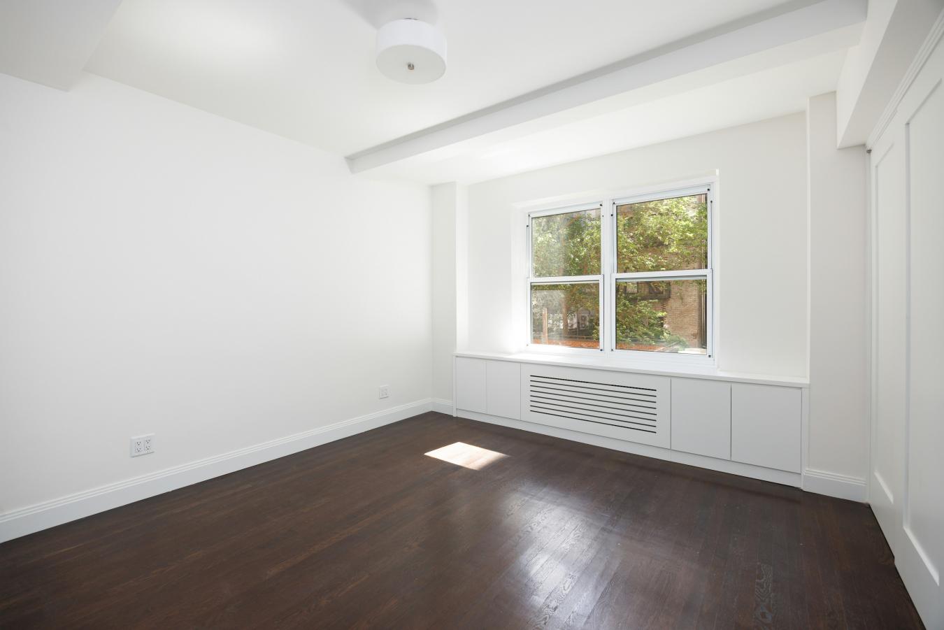 New York, New York, 10075, United States, 2 Bedrooms Bedrooms, ,2 BathroomsBathrooms,Residential,For Sale,1943690