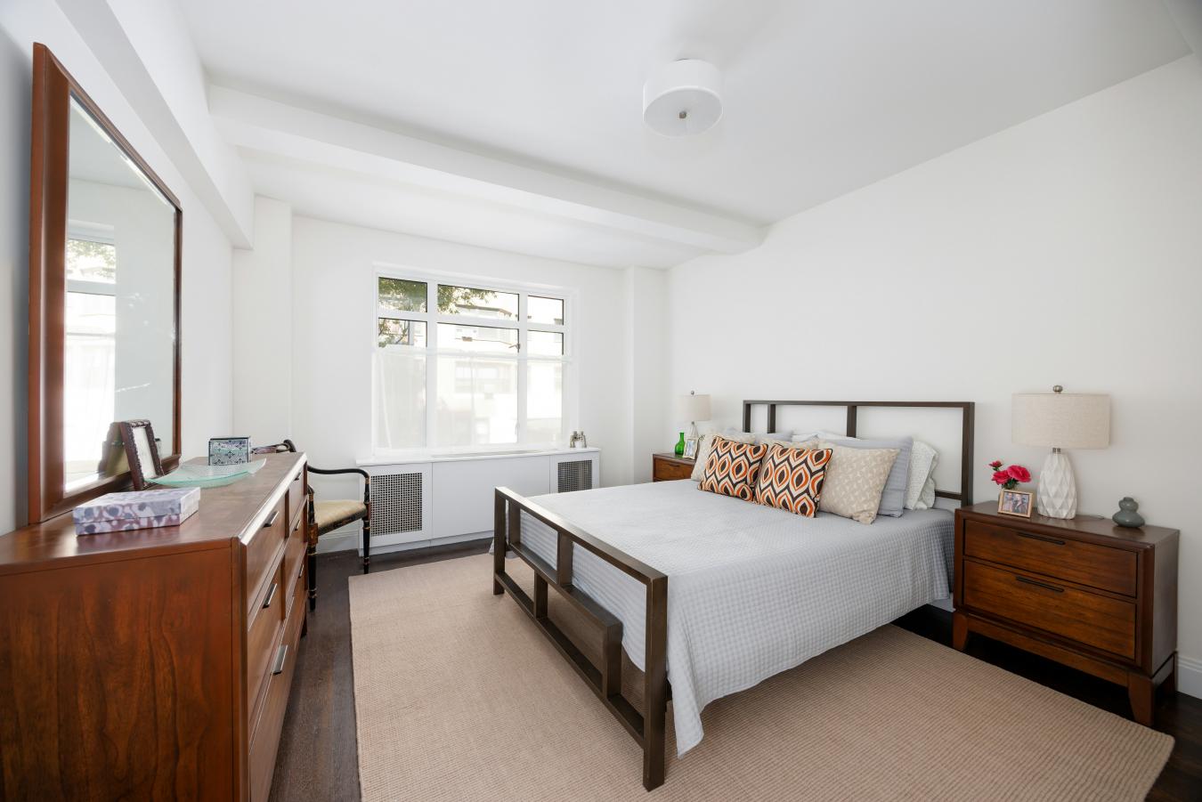 New York, New York, 10075, United States, 2 Bedrooms Bedrooms, ,2 BathroomsBathrooms,Residential,For Sale,1943690