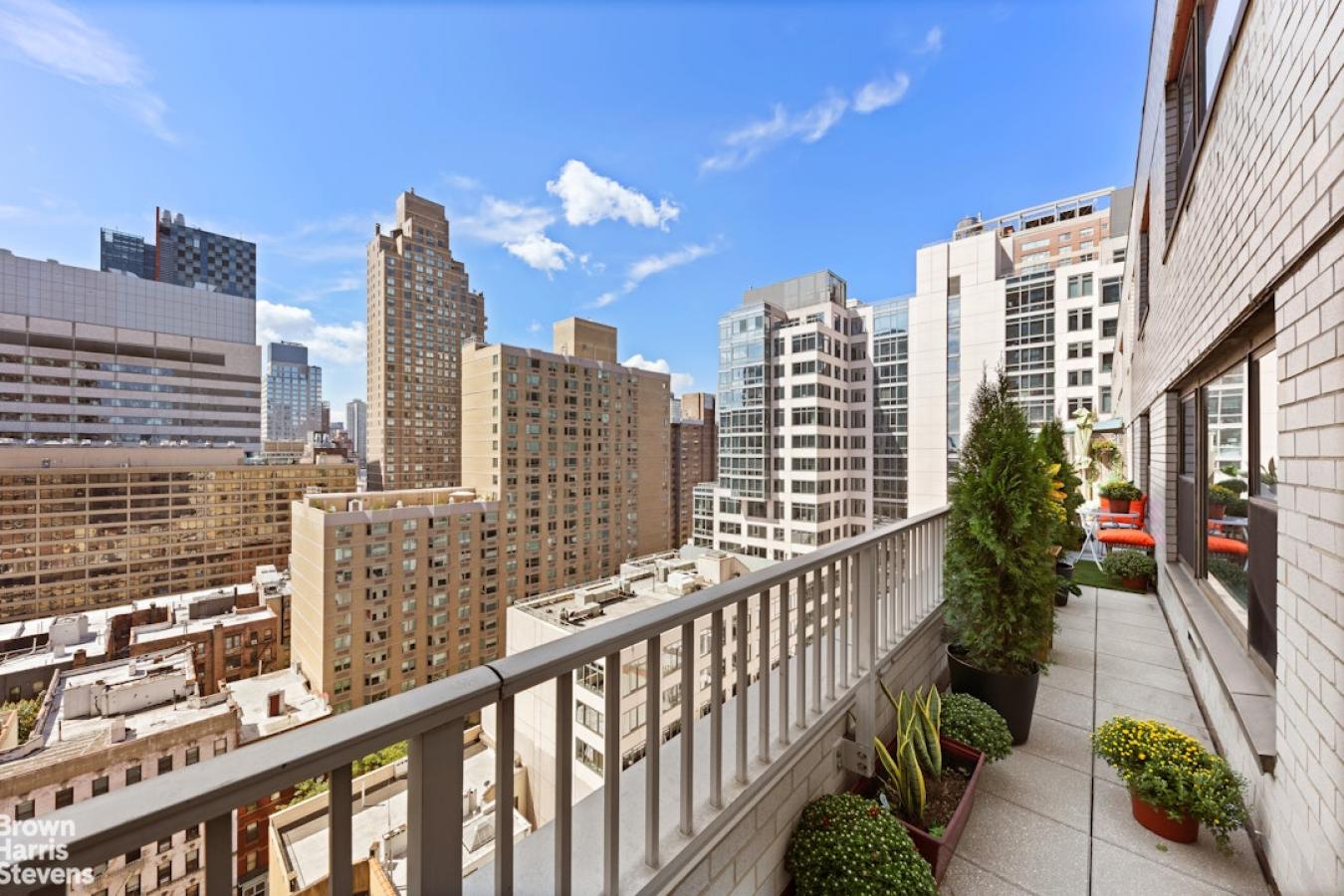 New York, New York, 10021, United States, 2 Bedrooms Bedrooms, ,2 BathroomsBathrooms,Residential,For Sale,1943688