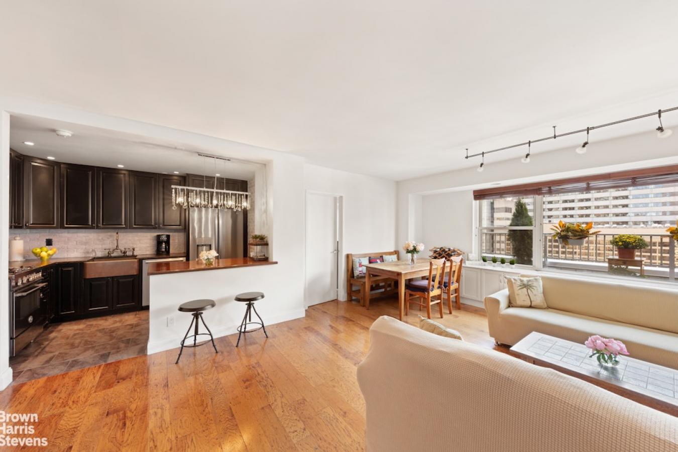 New York, New York, 10021, United States, 2 Bedrooms Bedrooms, ,2 BathroomsBathrooms,Residential,For Sale,1943688