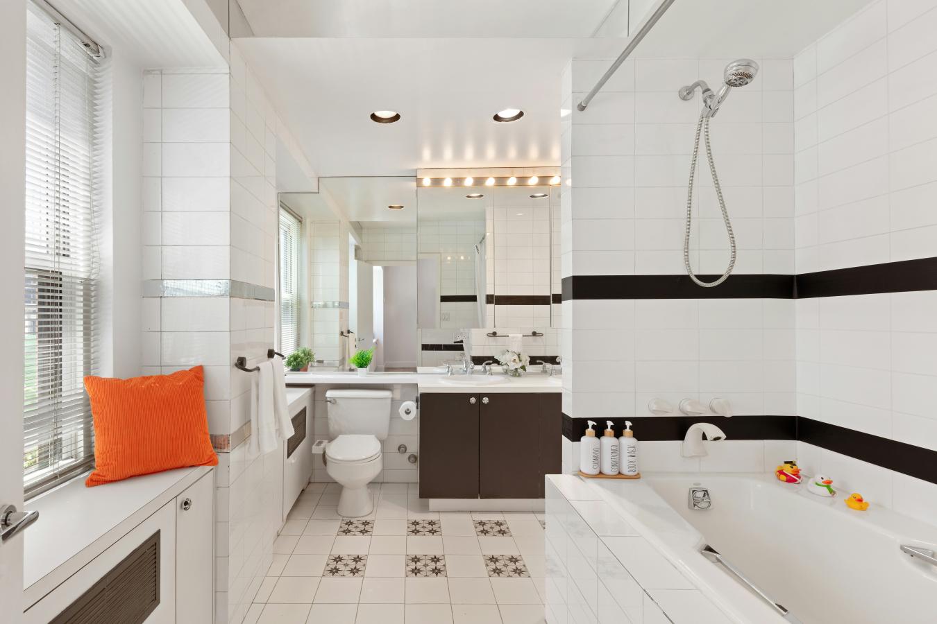 New York, New York, 10021, United States, 2 Bedrooms Bedrooms, ,2 BathroomsBathrooms,Residential,For Sale,1943688