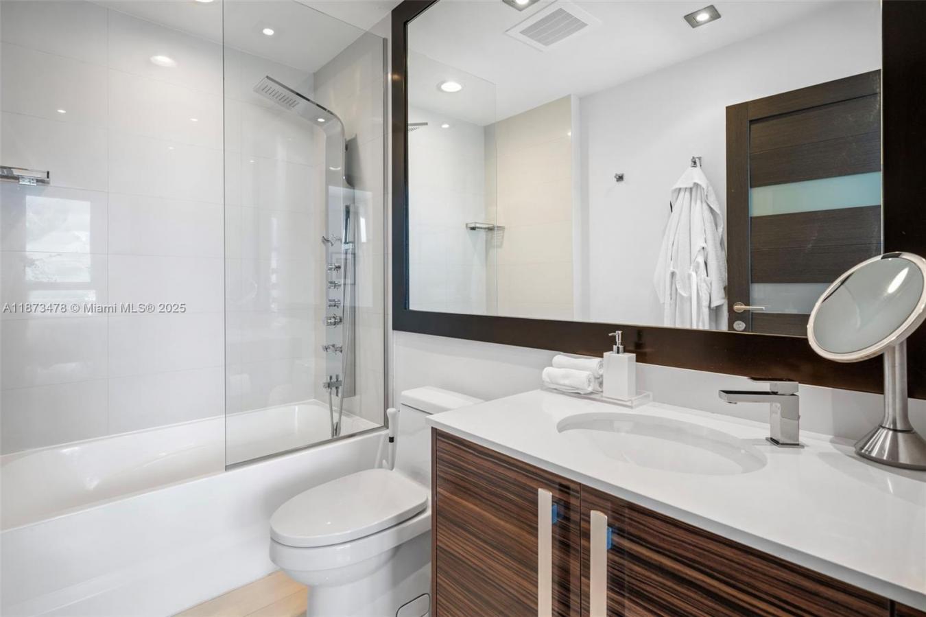 Miami, Florida, 33137, United States, 2 Bedrooms Bedrooms, ,2 BathroomsBathrooms,Residential,For Sale,1943958