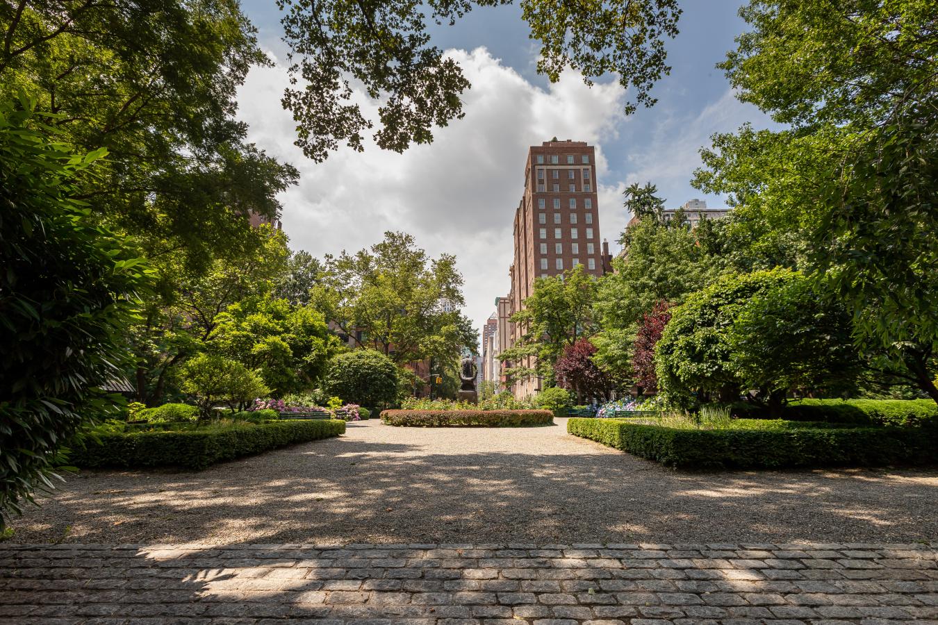 Gramercy Park, New York, 10010, United States, 1 Bedroom Bedrooms, ,2 BathroomsBathrooms,Residential,For Sale,1943687