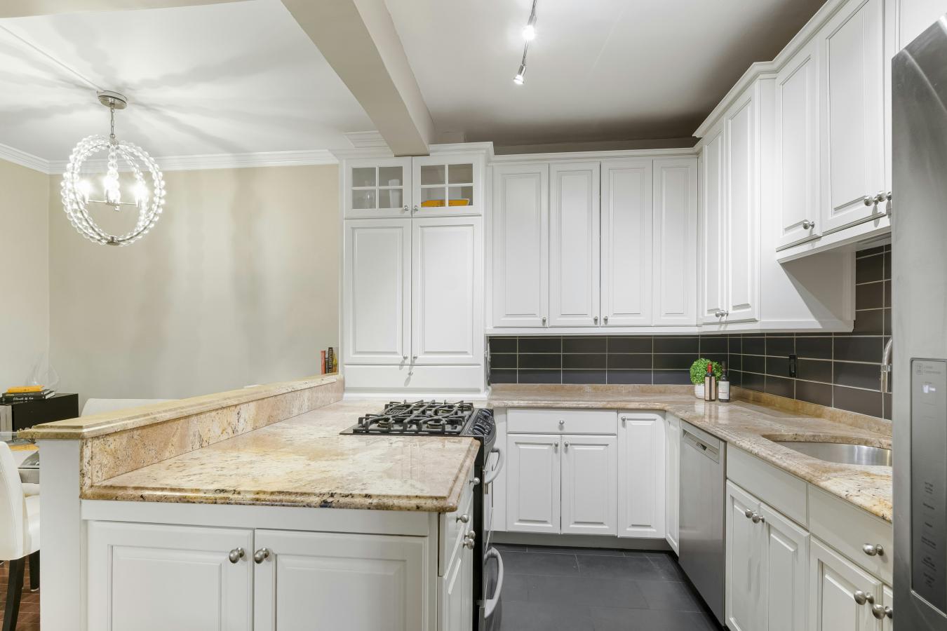 New York, New York, 10024, United States, 2 Bedrooms Bedrooms, ,2 BathroomsBathrooms,Residential,For Sale,1941550