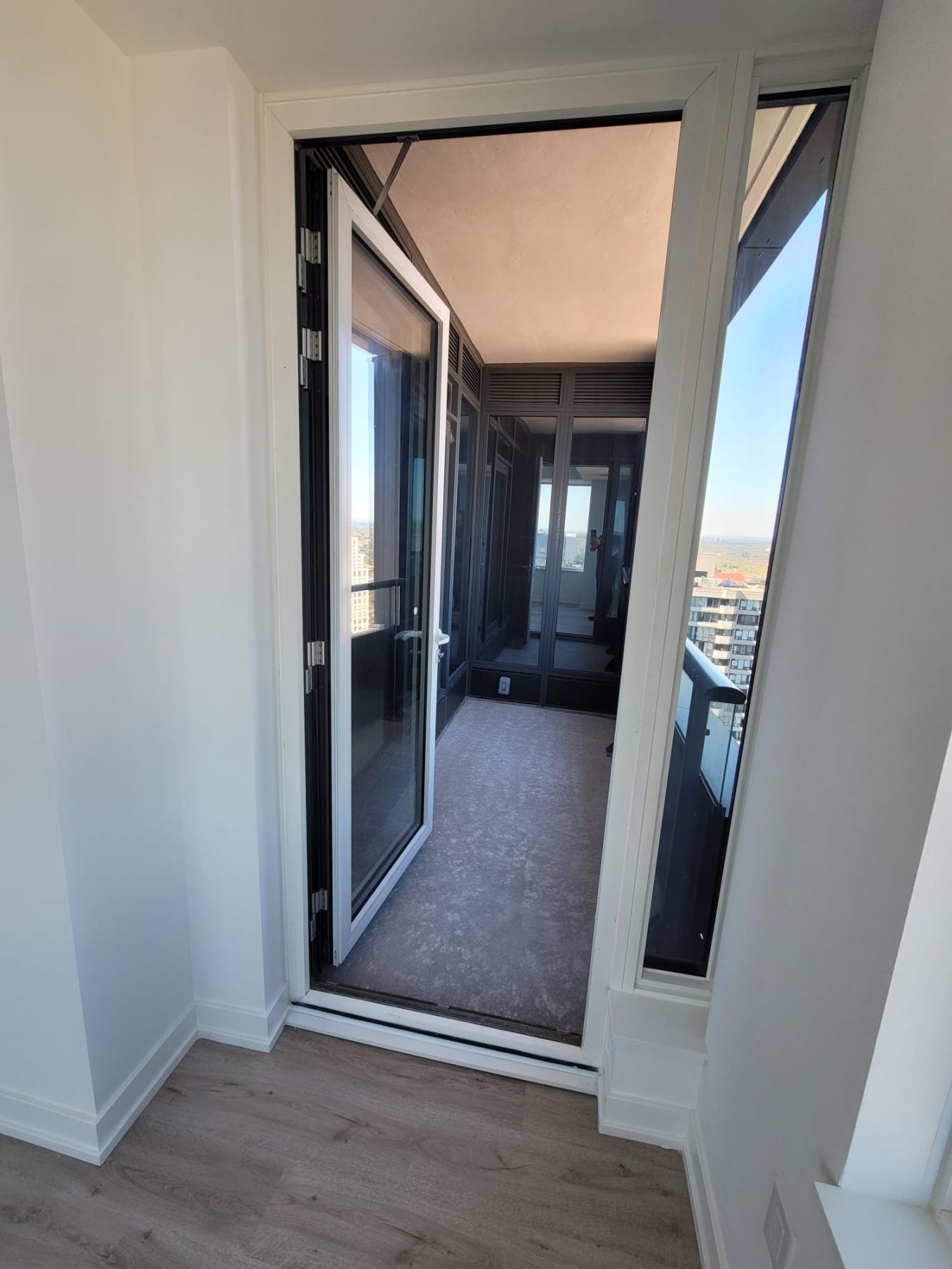 Mississauga, ON, L5B0P6, Canada, 2 Bedrooms Bedrooms, ,2 BathroomsBathrooms,Residential,For Sale,1941549