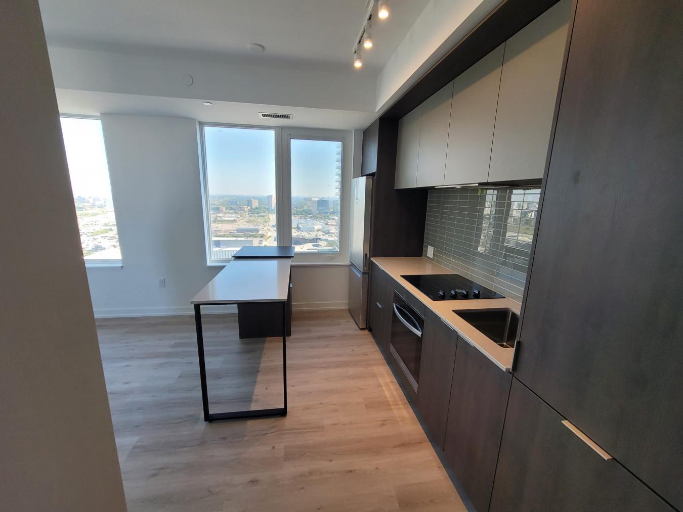 Mississauga, ON, L5B0P6, Canada, 2 Bedrooms Bedrooms, ,2 BathroomsBathrooms,Residential,For Sale,1941549