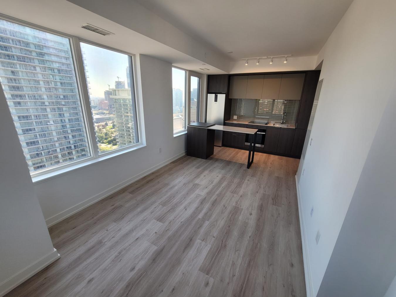 Mississauga, ON, L5B0P6, Canada, 2 Bedrooms Bedrooms, ,2 BathroomsBathrooms,Residential,For Sale,1941549