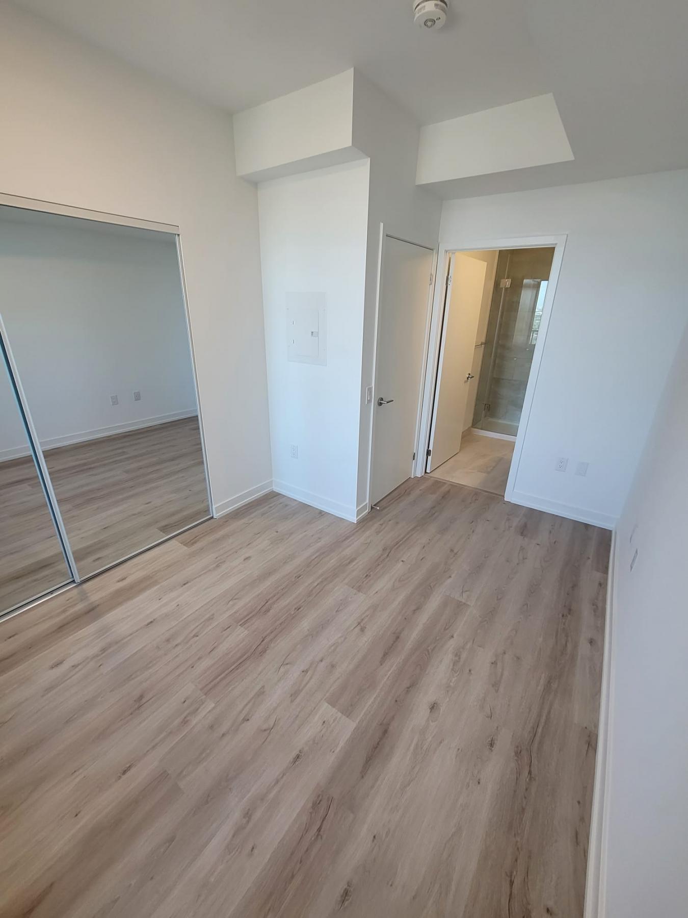 Mississauga, ON, L5B0P6, Canada, 2 Bedrooms Bedrooms, ,2 BathroomsBathrooms,Residential,For Sale,1941549