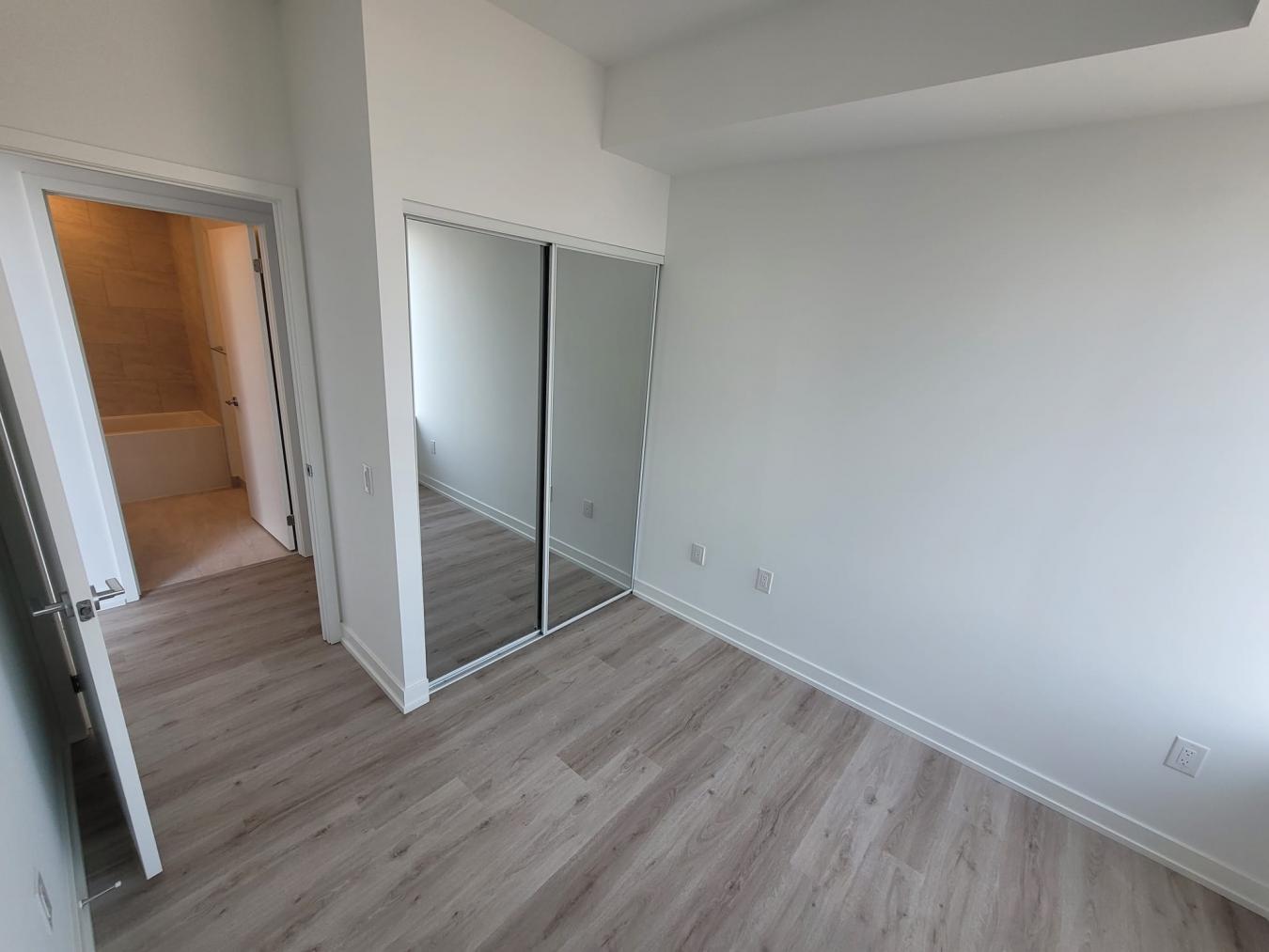 Mississauga, ON, L5B0P6, Canada, 2 Bedrooms Bedrooms, ,2 BathroomsBathrooms,Residential,For Sale,1941549