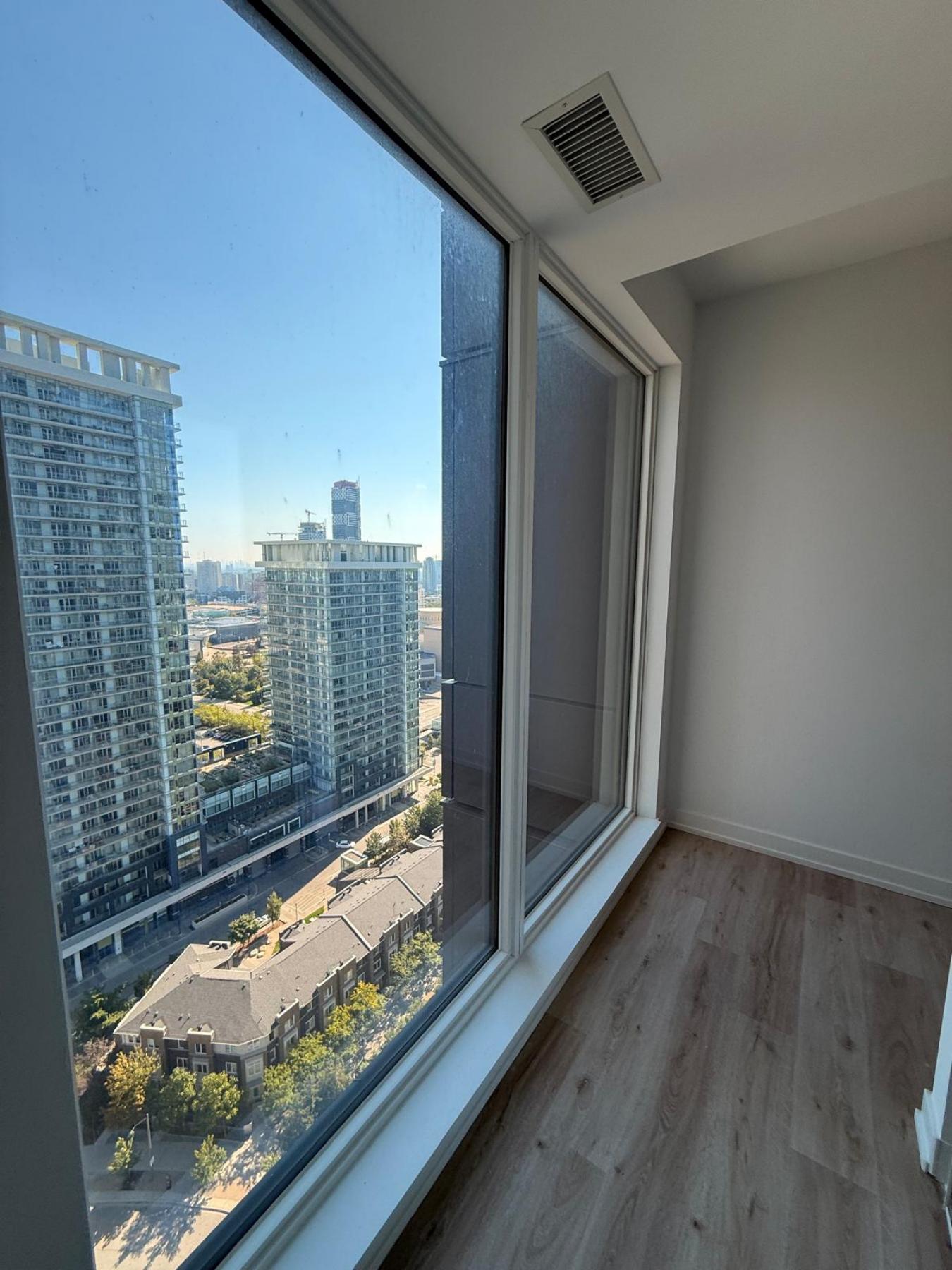 Mississauga, ON, L5B0P6, Canada, 2 Bedrooms Bedrooms, ,2 BathroomsBathrooms,Residential,For Sale,1941549