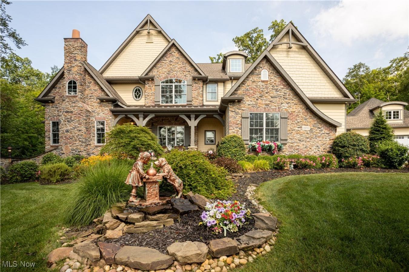 Medina, Medina, 44256, United States, 5 Bedrooms Bedrooms, ,4 BathroomsBathrooms,Residential,For Sale,1941547