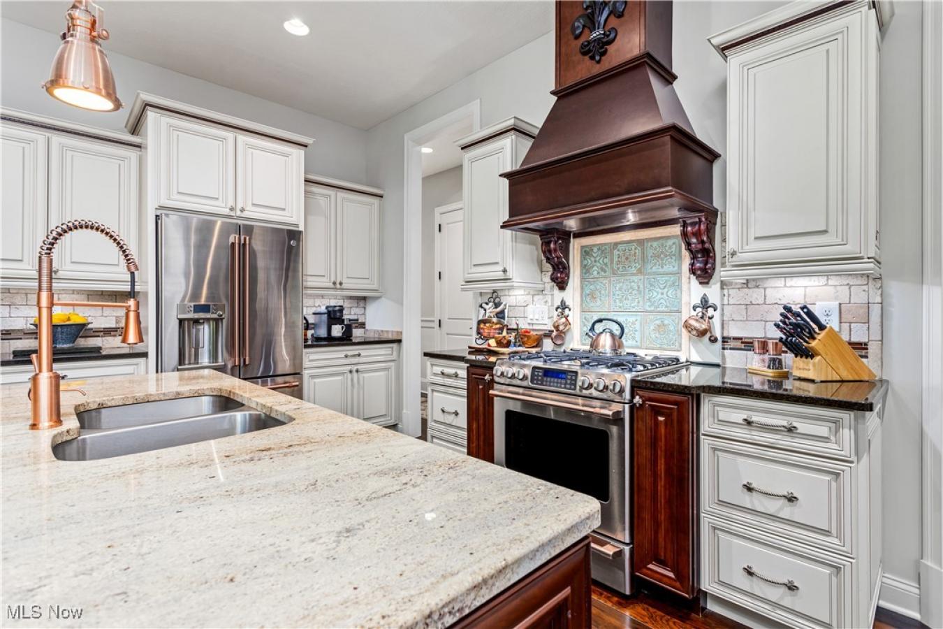 Medina, Medina, 44256, United States, 5 Bedrooms Bedrooms, ,4 BathroomsBathrooms,Residential,For Sale,1941547