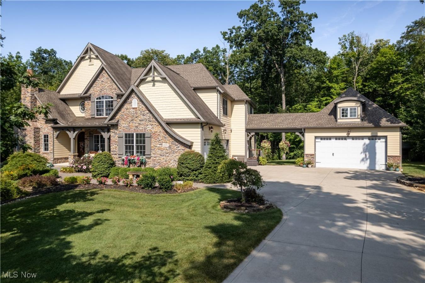 Medina, Medina, 44256, United States, 5 Bedrooms Bedrooms, ,4 BathroomsBathrooms,Residential,For Sale,1941547