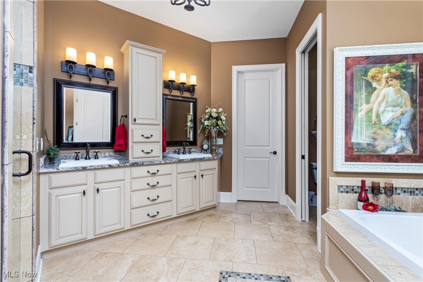 Medina, Medina, 44256, United States, 5 Bedrooms Bedrooms, ,4 BathroomsBathrooms,Residential,For Sale,1941547