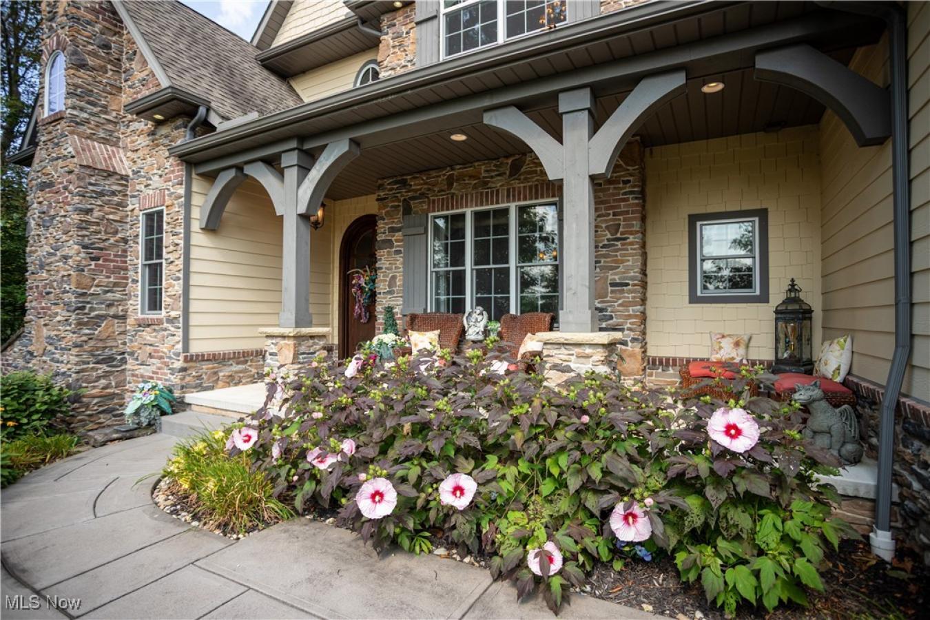 Medina, Medina, 44256, United States, 5 Bedrooms Bedrooms, ,4 BathroomsBathrooms,Residential,For Sale,1941547